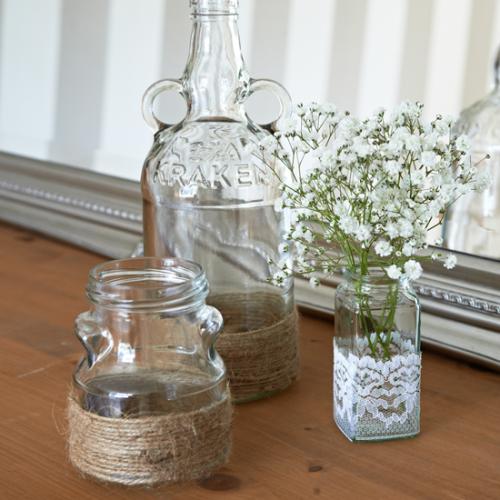 Pots en verre et pots de fleurs recycler et décorés.